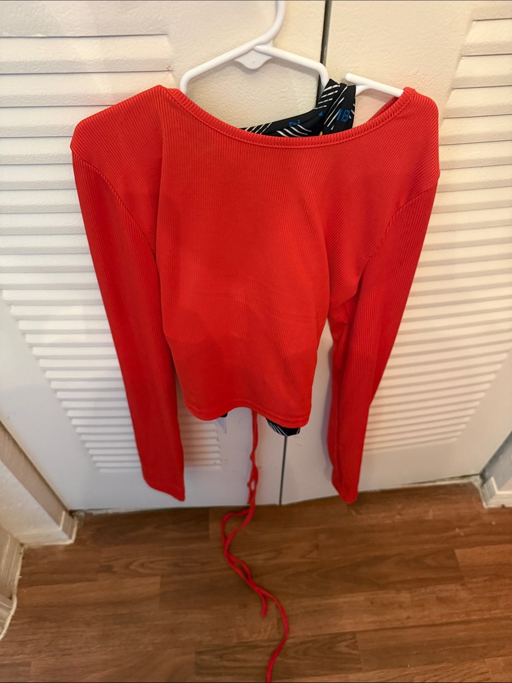 SHEIN Red Ribbed Long-Sleeve Cropped Drawstring Top - Picture 3 of 4